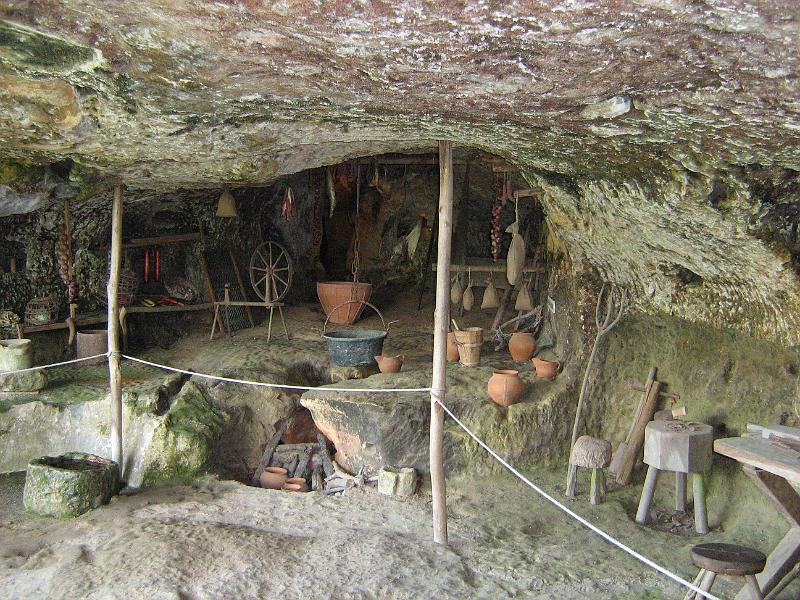 La Roque St-Christophe keuken.jpg - Nagebouwde rots-keuken.